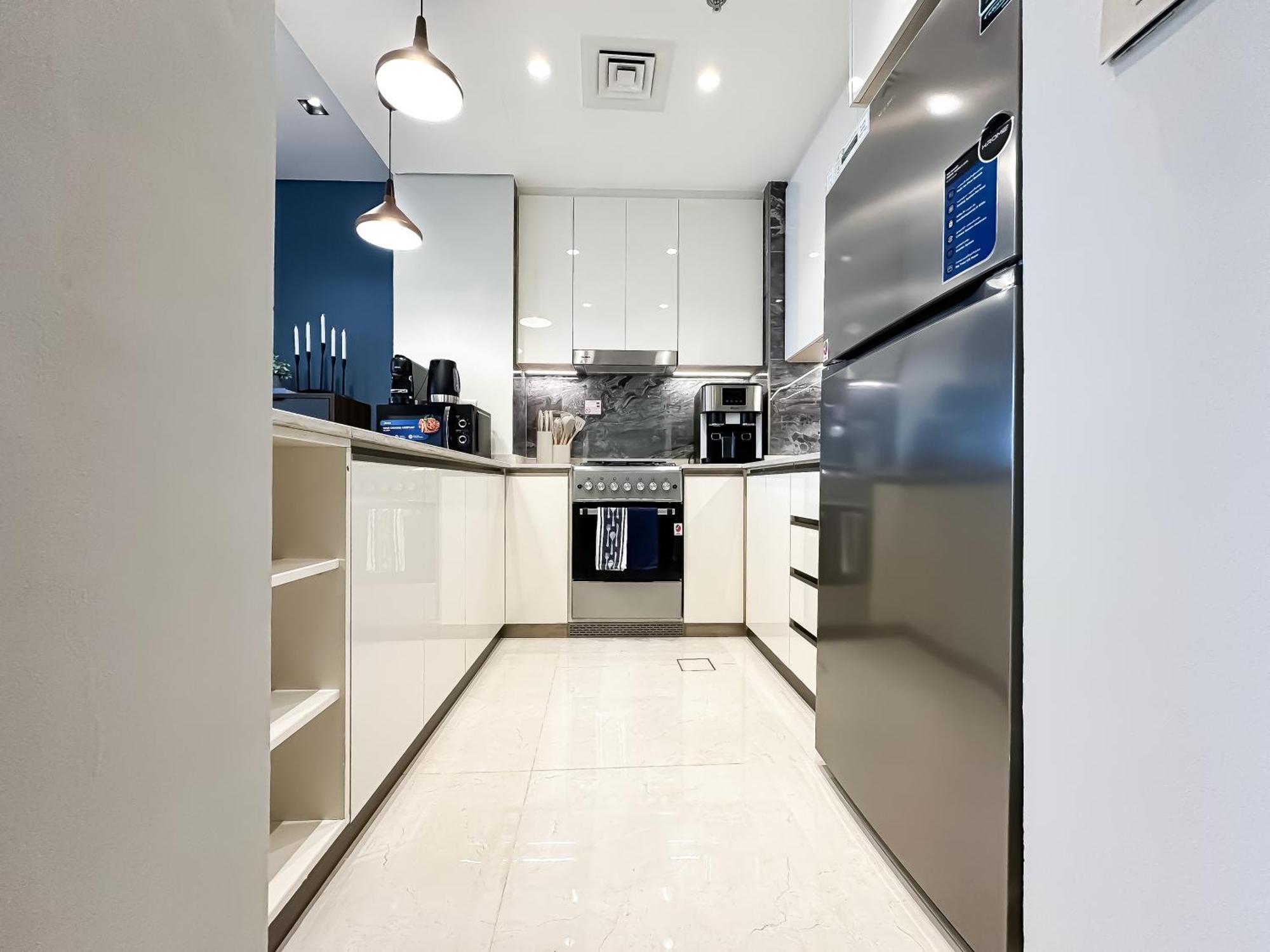 Trophy-luxe Living In A Blue-hued Haven Appartement *