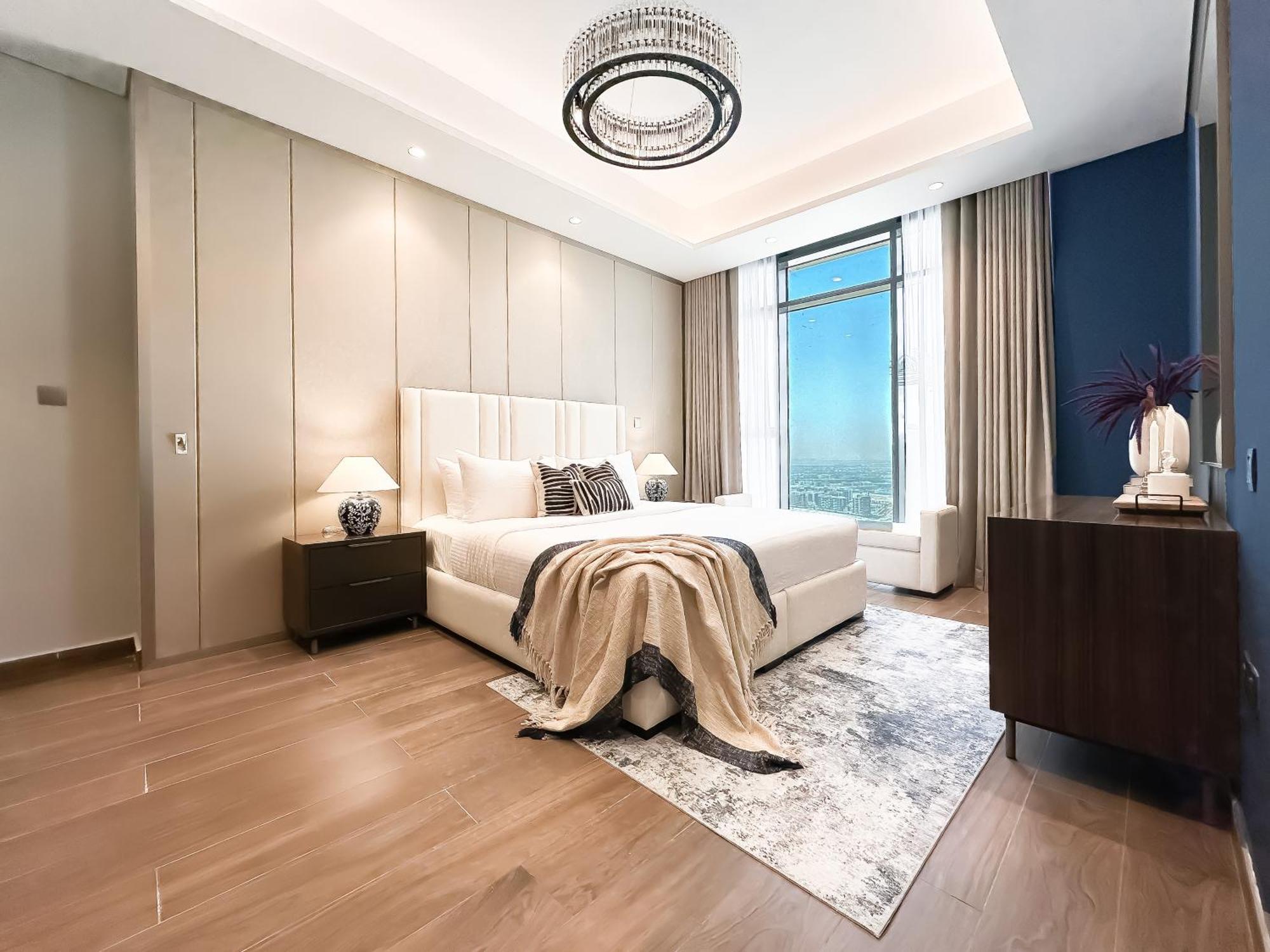 Trophy-luxe Living In A Blue-hued Haven Appartement *