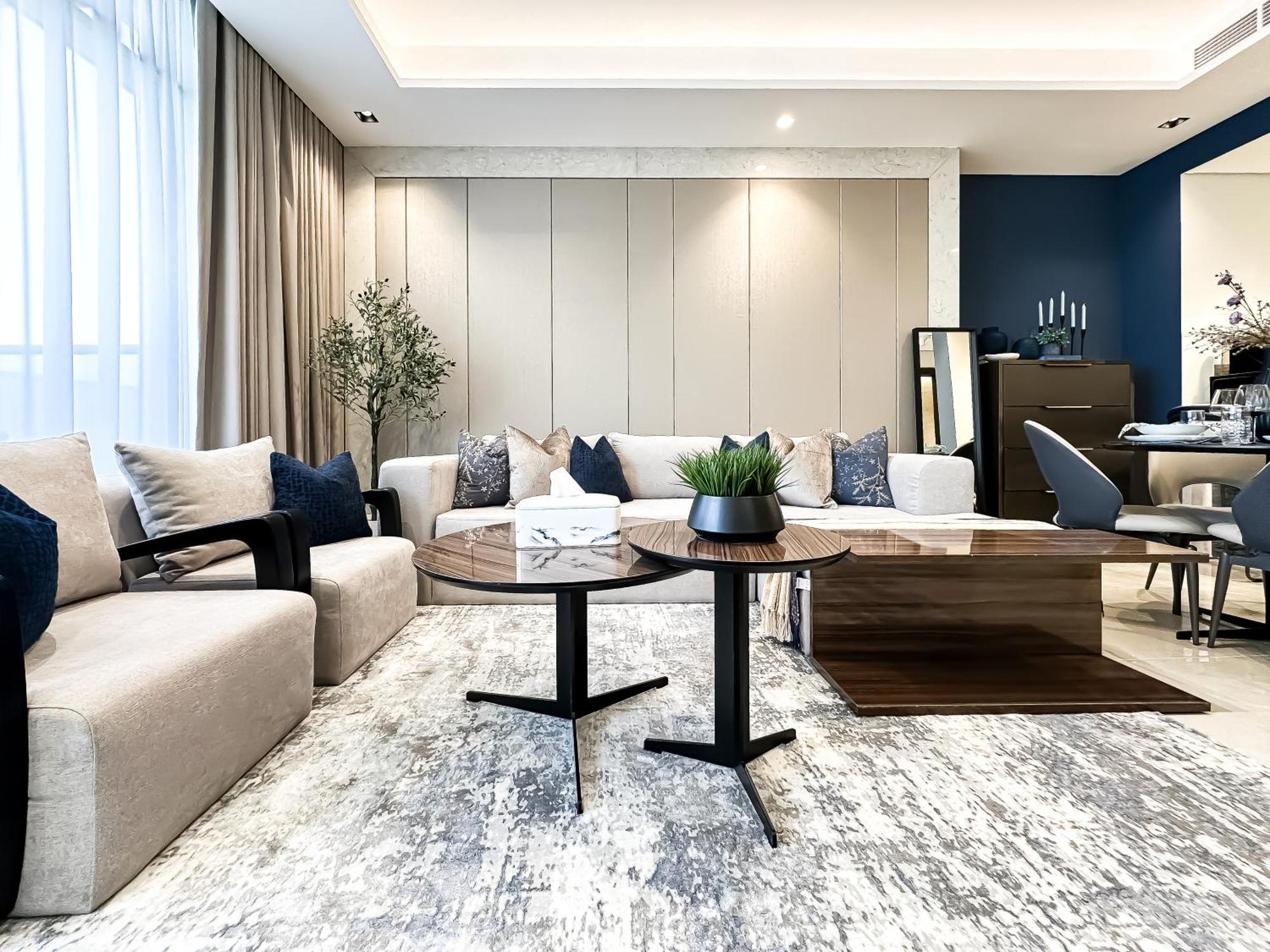 Appartement Trophy-luxe Living In A Blue-hued Haven