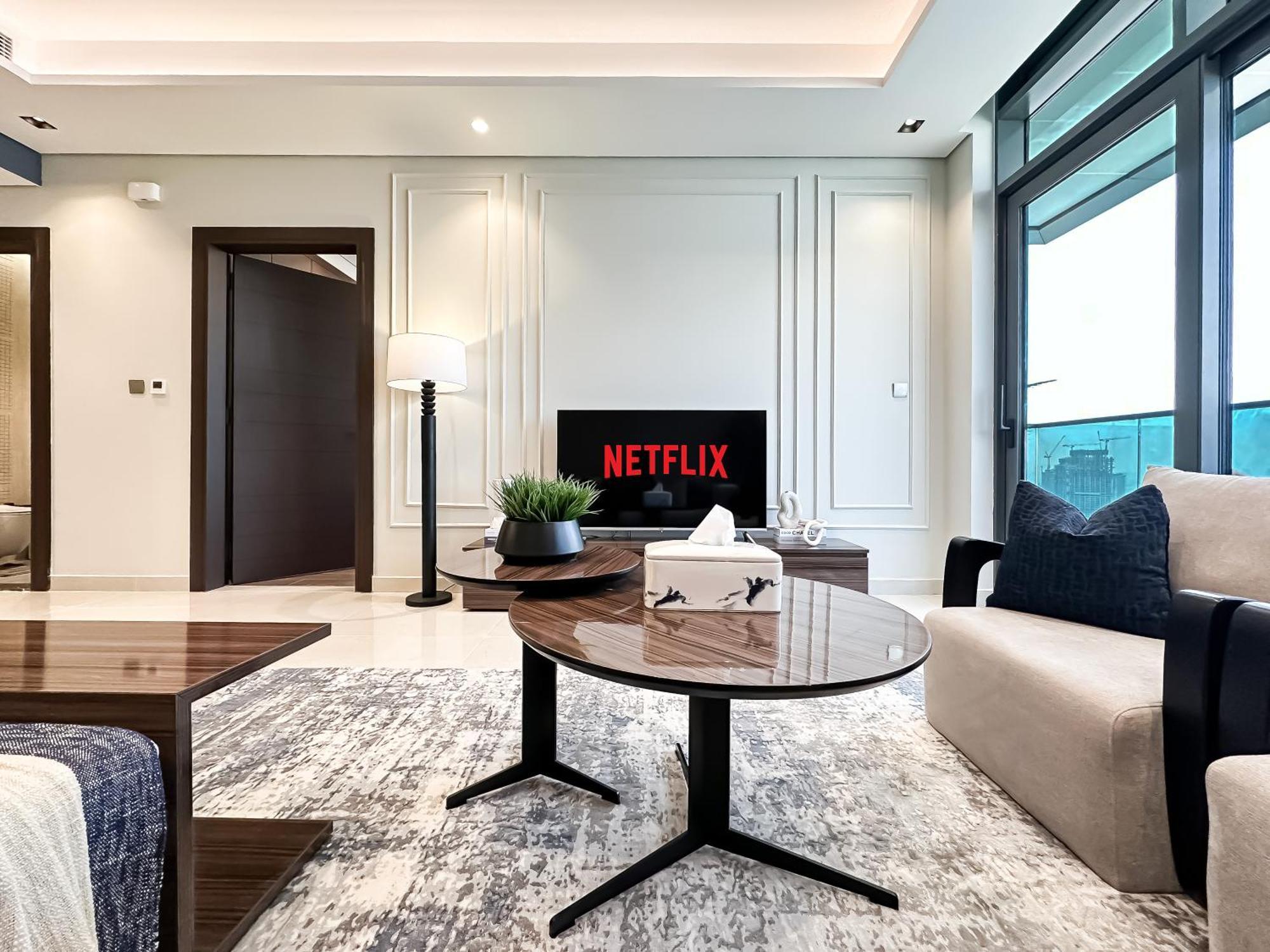Appartement Trophy-luxe Living In A Blue-hued Haven *